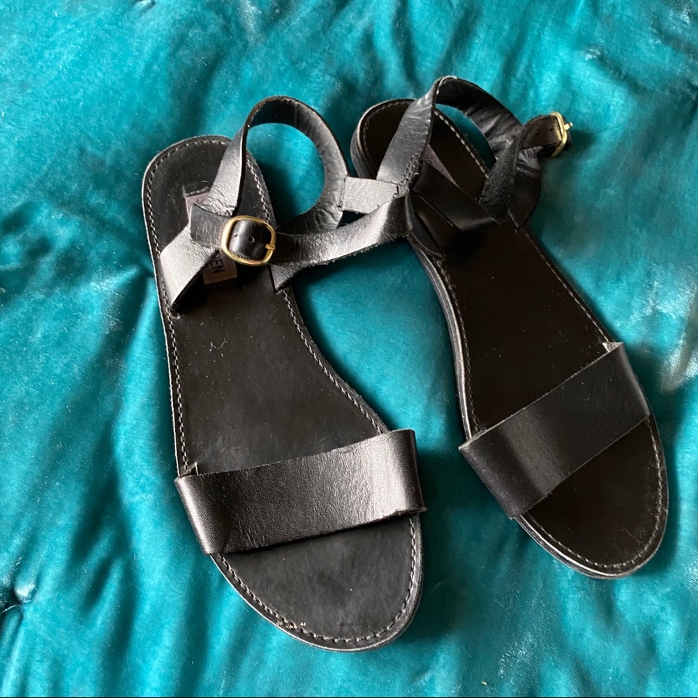 Steve Madden black donddy flat sandals